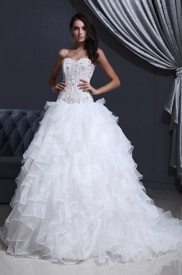 Robe de mariée bustier cœur en organza ornée de bijoux