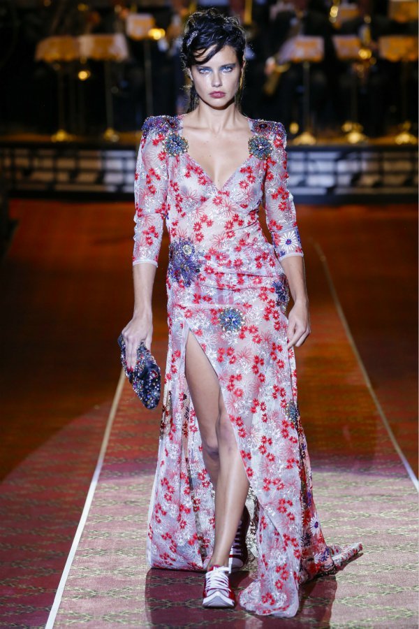 robe de star décolleté en V fendue Adriana Lima