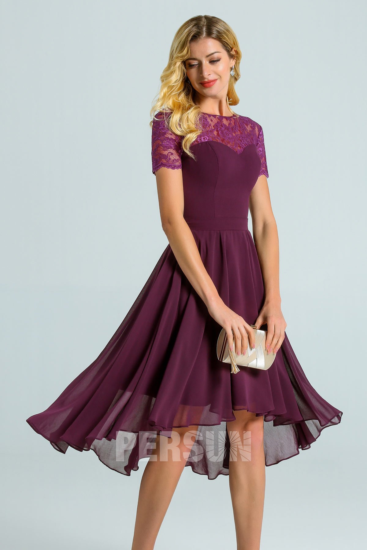 robe prune court devant longue derrière encolure festonnée manches courtes