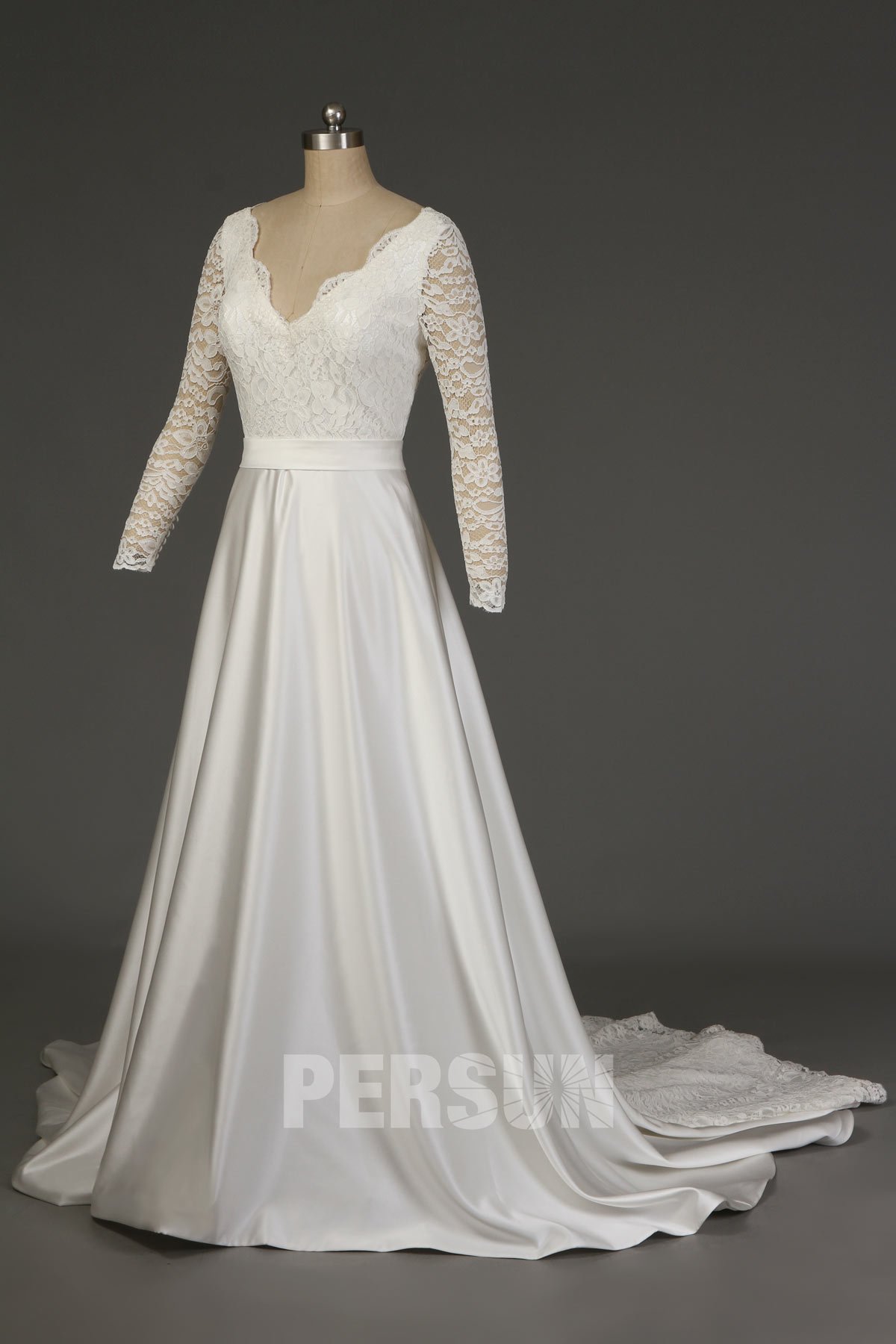 robe de mariée vintage décolleté V manches longues dentelle