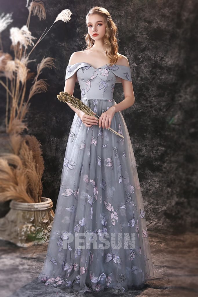robe demoiselle d'honneur grise col bardot brodé de papillon et libellule
