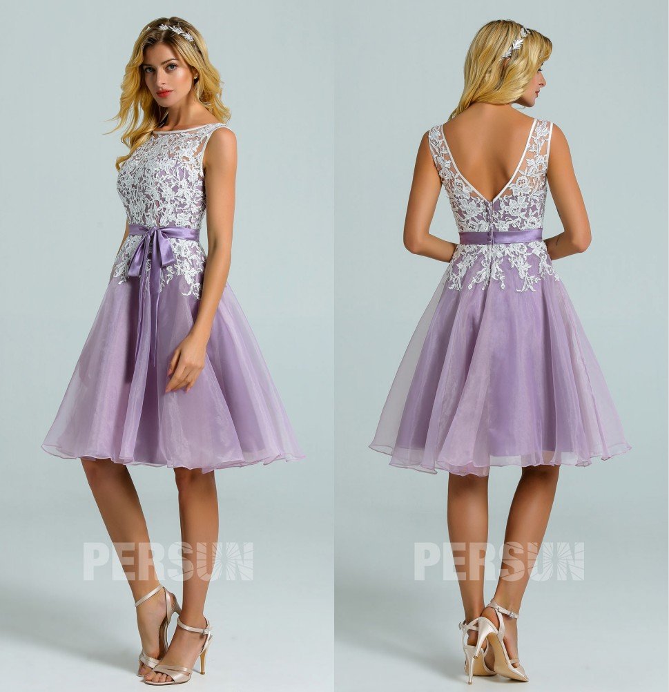 robe de soirée courte parme blanche en dentelle florale
