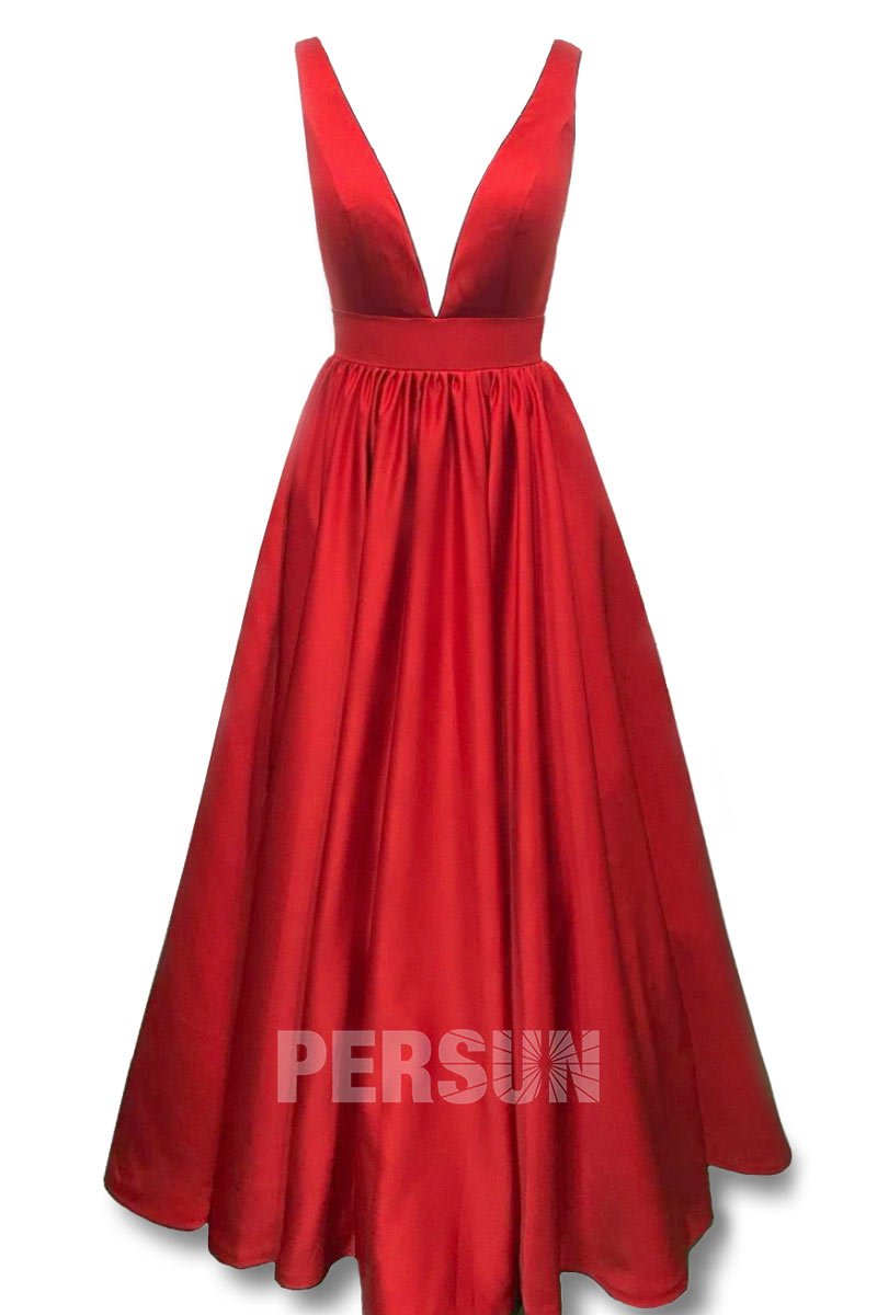 robe de soirée simple rouge rubis décolleté V plongeant