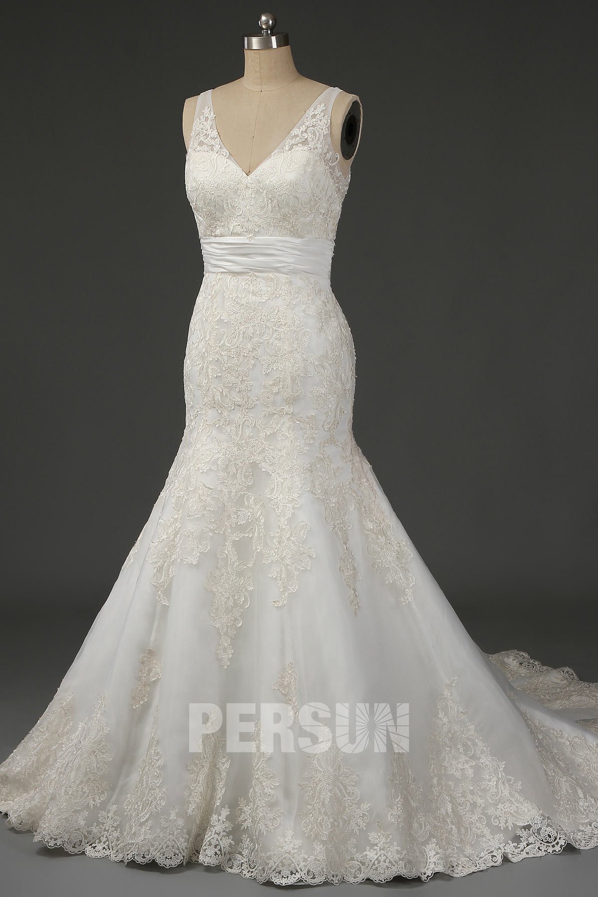 robe de mariée trompette vintage dentelle décolleté en V