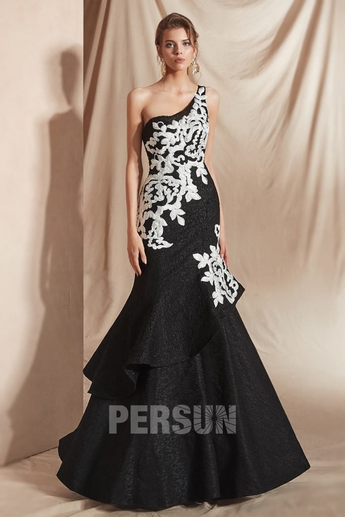 robe de soirée 2020 noire longue asymétrique en dentelle appliquée blanche jupe à volant