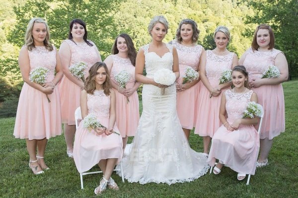 robe demoiselle d'honneur courte rose poudré haut dentelle